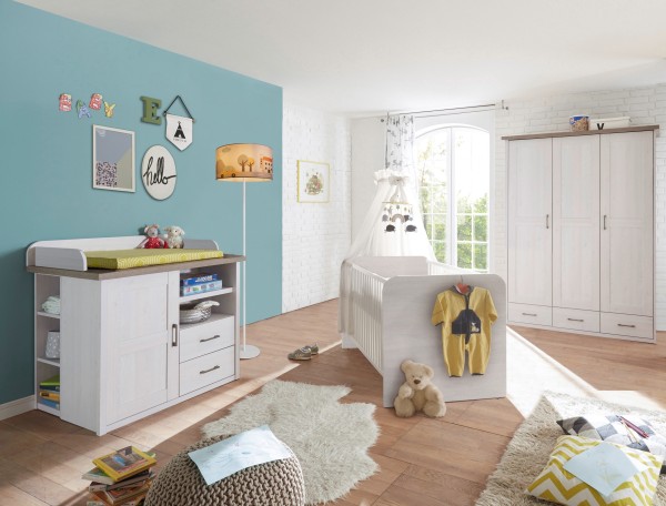 Babyzimmer Luca in Pinie Weiß und Trüffel 3 teiliges Sparset mit Kleiderschrank, Bababett mit Lattenrost, Wickelkommode - Kinderzimmer komplett Set von Begabino