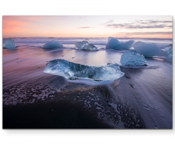 Eisscholle am schwarzen Strand - Leinwandbild