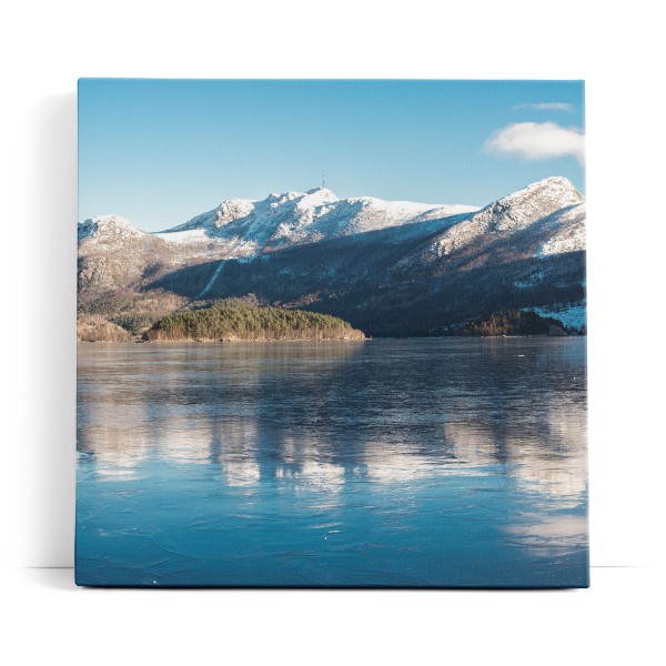 Gefrorener See Berge Winter Landschaft Schnee