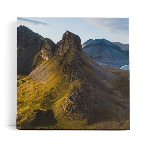 Landschaft in Island Berge Natur Klippen Flüsse Meer